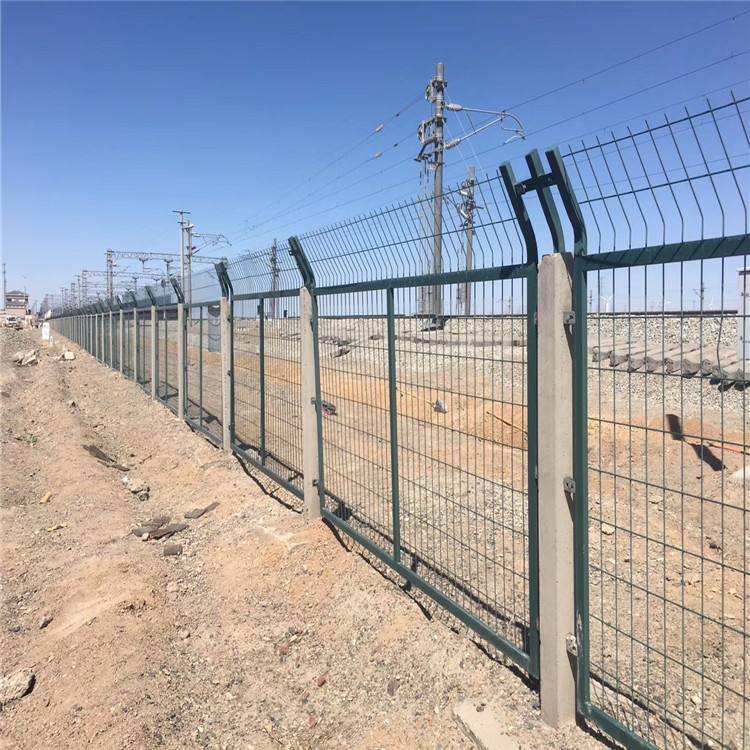 铁门关铁路防护栅栏安装注意事项